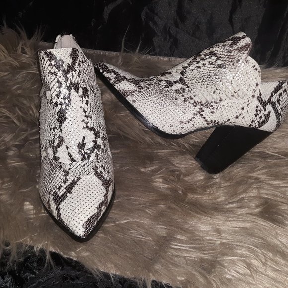 ((Listing#161))((NEW)) Vince Camuto - Picture 2 of 9